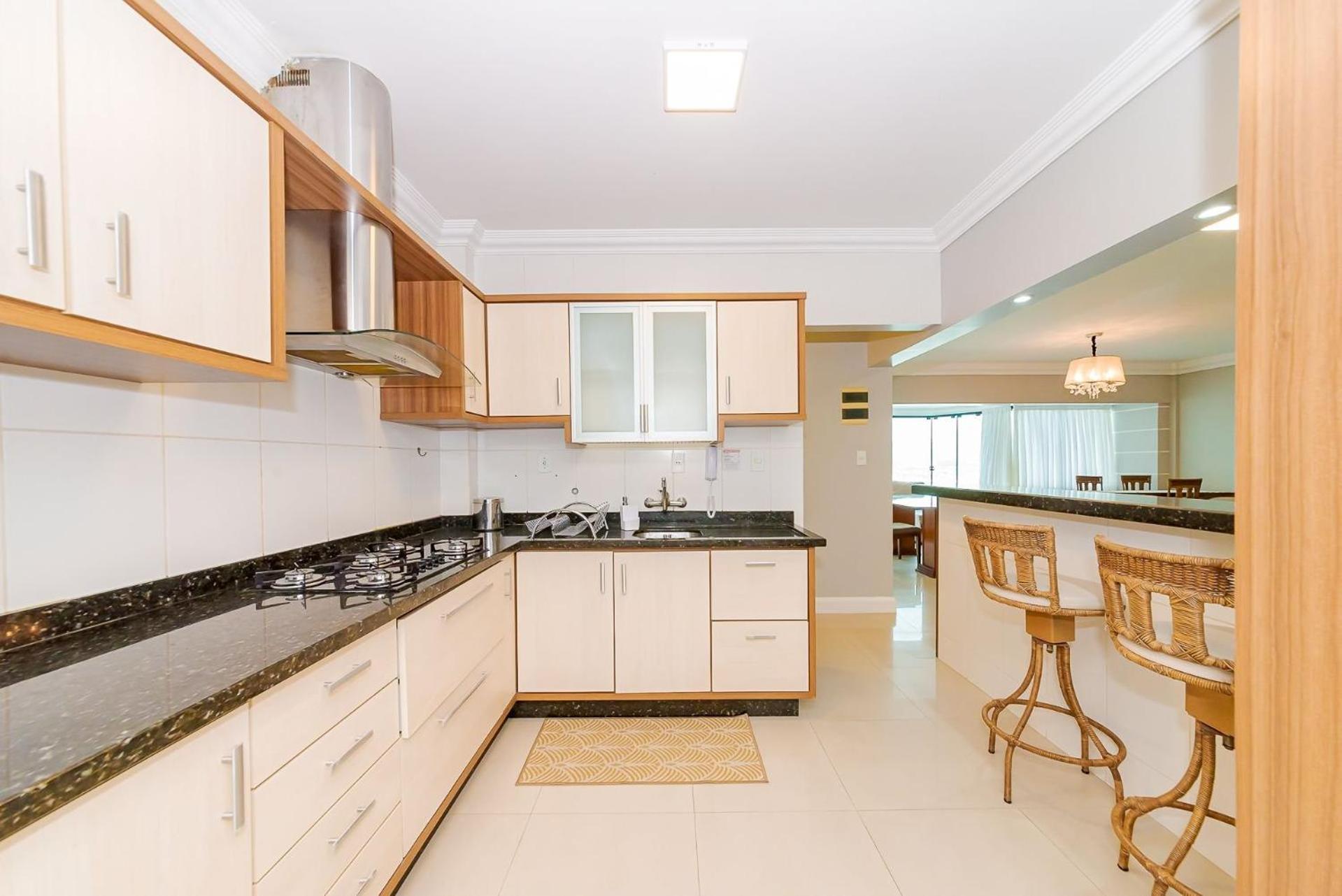Apto Amplo 1suite 2quartos - Quadra Mar 50m Da - Somente Familiares * Balneario Camboriu